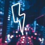 Gerando eletricidade a partir de fita adesiva