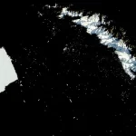 O maior iceberg do mundo, o A23a, está se desintegrando em milhares de pedaços ao lado do refúgio de...