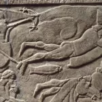 Nadadores assírios: escultura de 2.900 anos de soldados usando peles de cabra infláveis ​​para atrav...