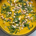 Curry de manteiga de amendoim e capim-limão