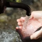 O 'plástico-bolha' de alta tecnologia do MIT transforma ar em água potável segura — até mesmo no Val...