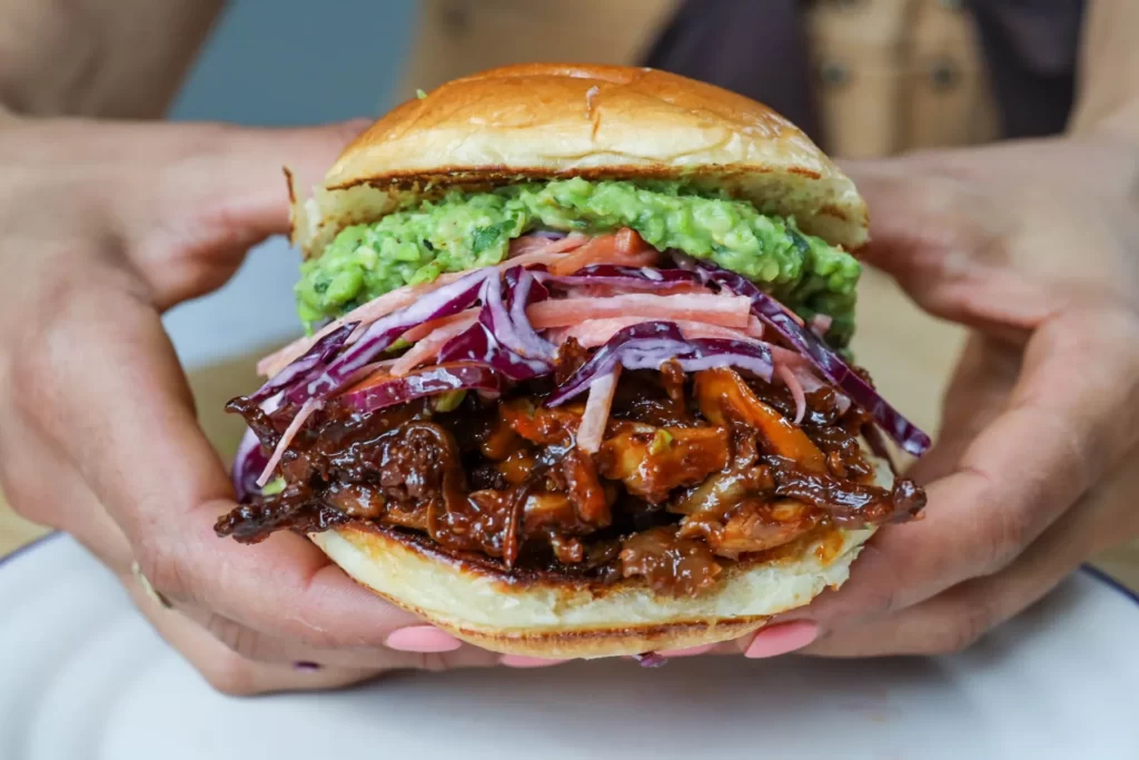 Hambúrgueres de cogumelos desfiados com Chipotle