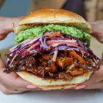 Hambúrgueres de cogumelos desfiados com Chipotle