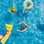 Quão cheia de germes é uma piscina pública? Um especialista explica