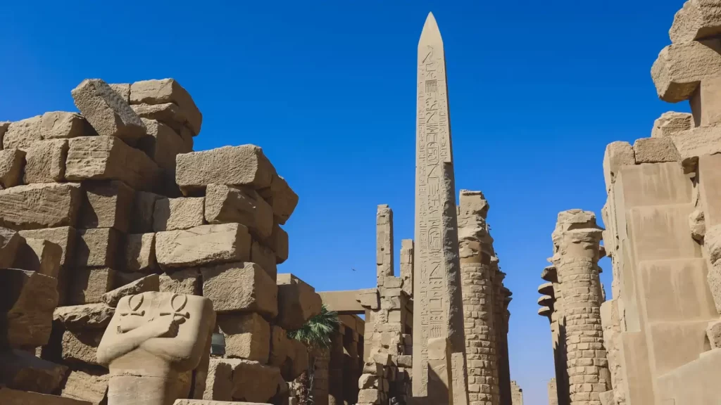 Pesquisadores descobriram que as origens do Templo de Karnak estão em uma ilha formada pelos antigos canais do Nilo, que mais tarde se expandiu para se tornar o maior santuário do Egito.

