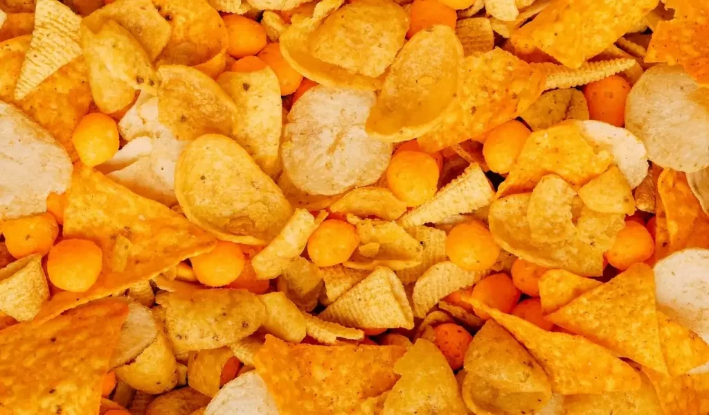 chips e biscoitos ultraprocessados, junk food.
