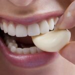 O enxaguante bucal com alho pode ser o novo padrão ouro. Veja porquê.