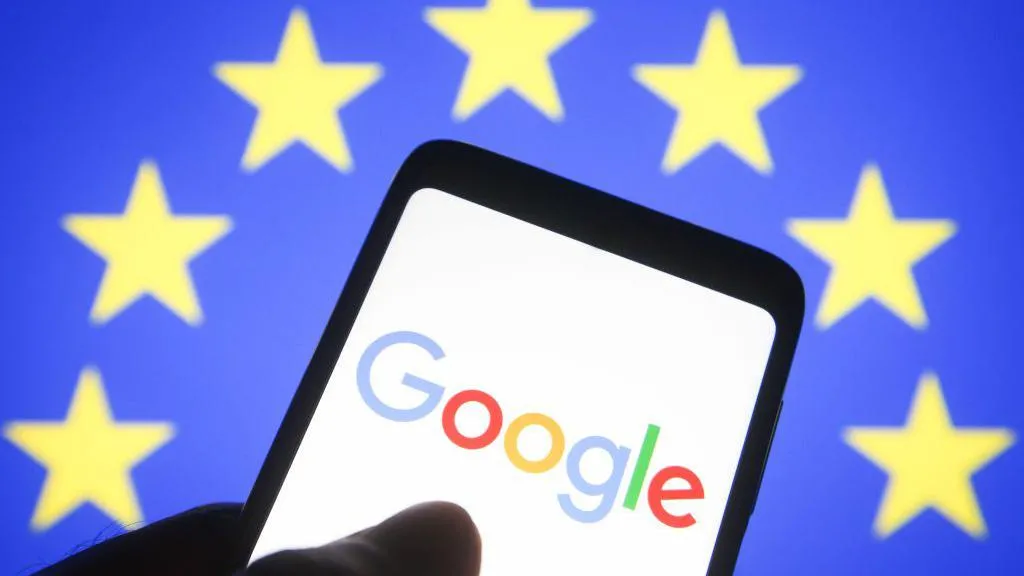 celular com logo do google e estrelas da união europeia ao fundo
