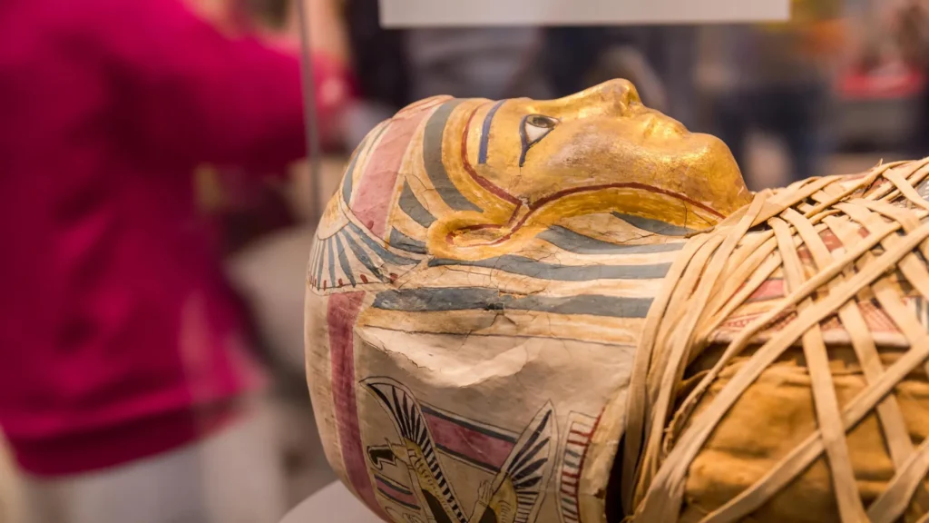 Arqueólogos encontraram parte da Ilíada de Homero escondida dentro de uma múmia de 1.600 anos, numa descoberta sem precedentes.
