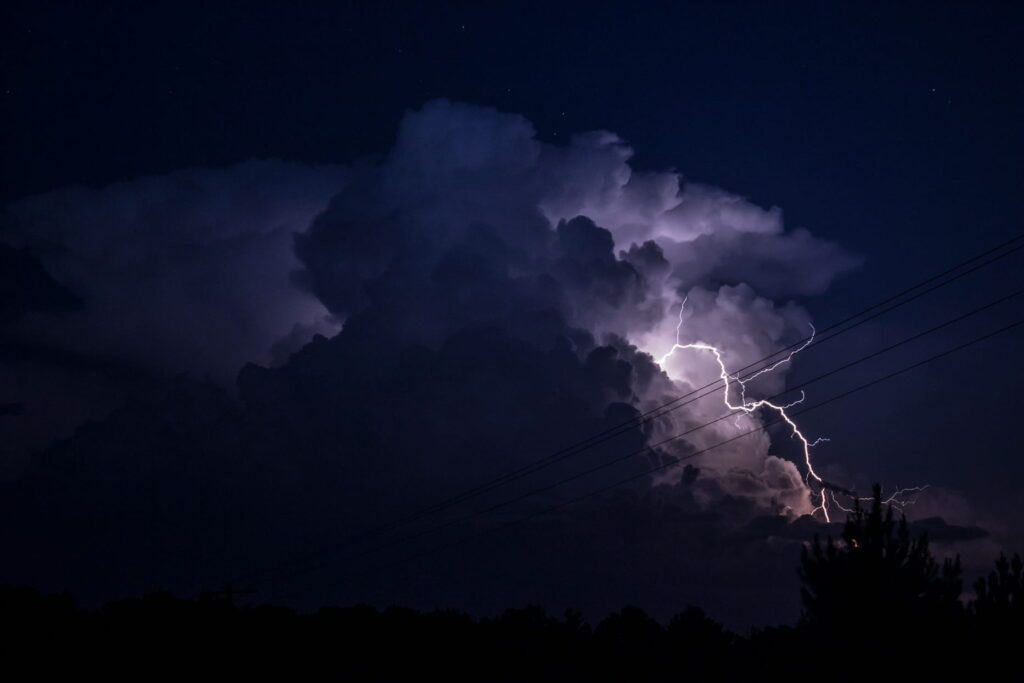 Nuvens tropicais profundas e limpas podem conter o combustível atmosférico oculto que permite que partículas minúsculas intensifiquem as tempestades.