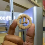 Cientistas apoiados pela NASA transformam resíduos plásticos em biscoitos comestíveis